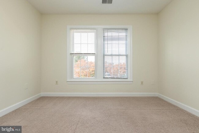 Building Photo - 14209 Floral Park Dr