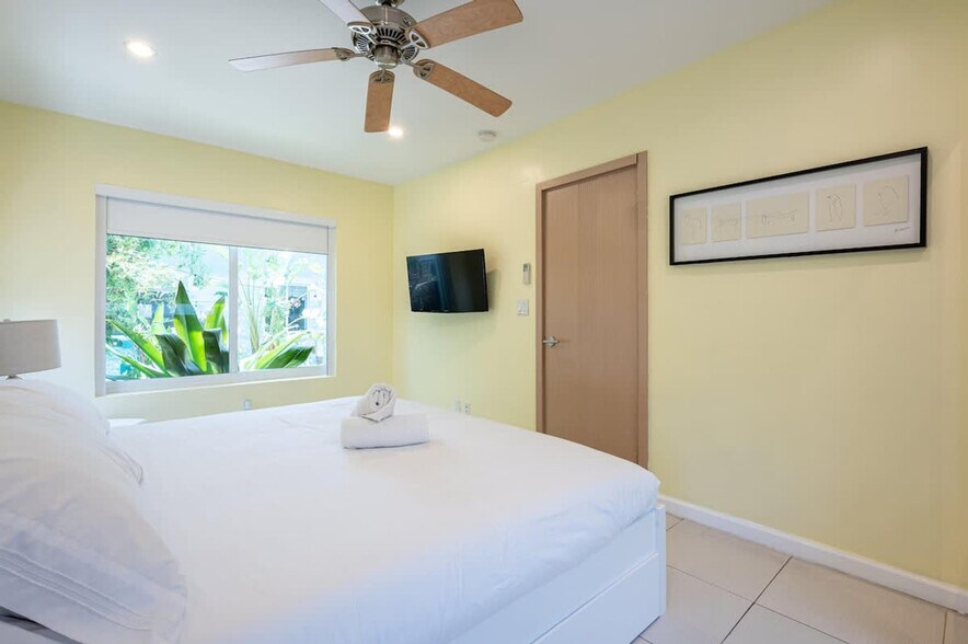 Building Photo - 334 Oregon St