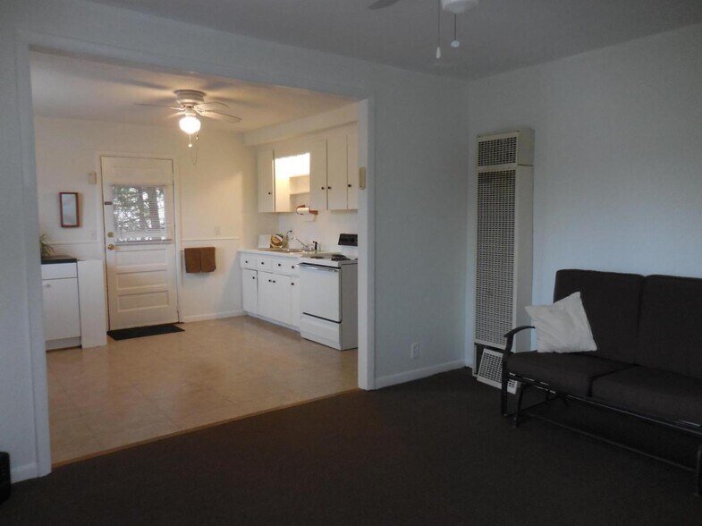 Building Photo - 275 Parkway