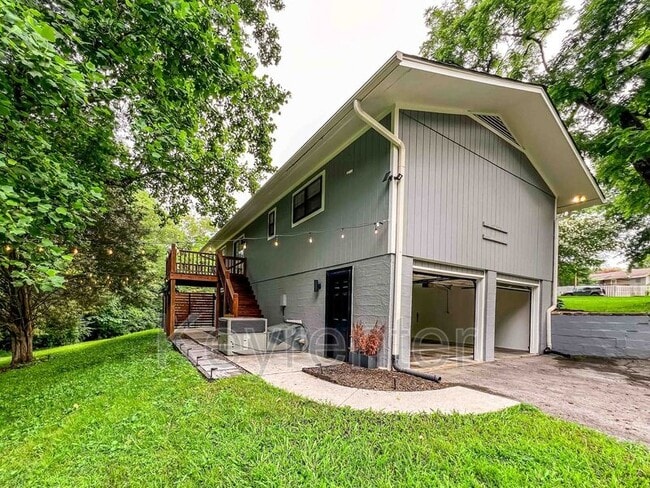 Building Photo - 9208 Moreno Ln