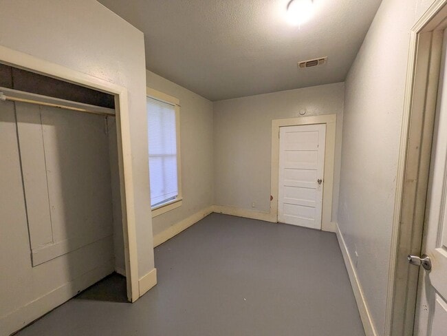 Building Photo - 4358 Kenneth Ave