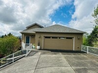 Building Photo - Stunning Custom Home with Beautiful Views