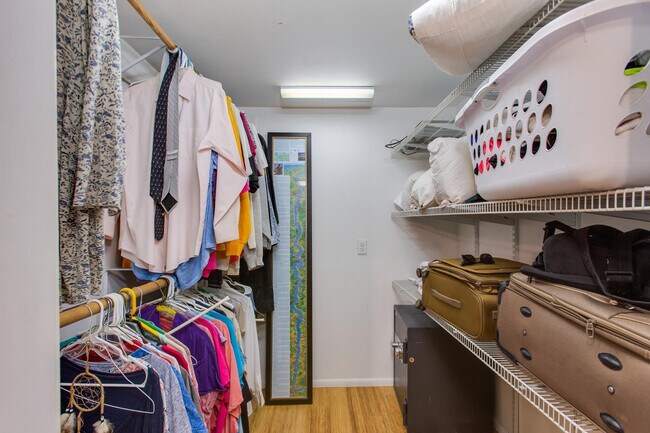 Building Photo - 510 E Belmont Ave