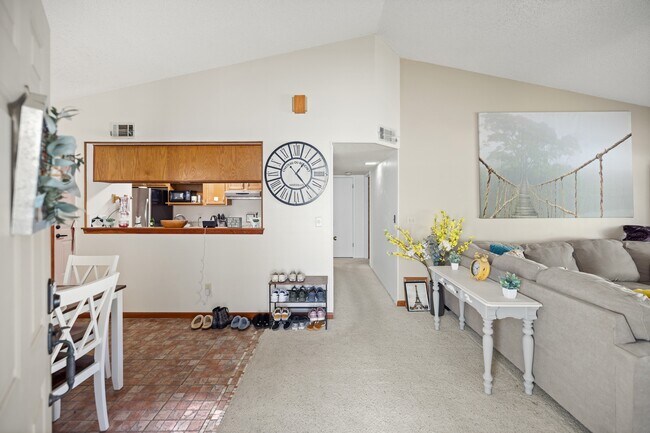 Building Photo - 206 Cedar Ridge Way