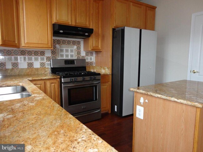 Building Photo - 24699 Kings Canyon Square