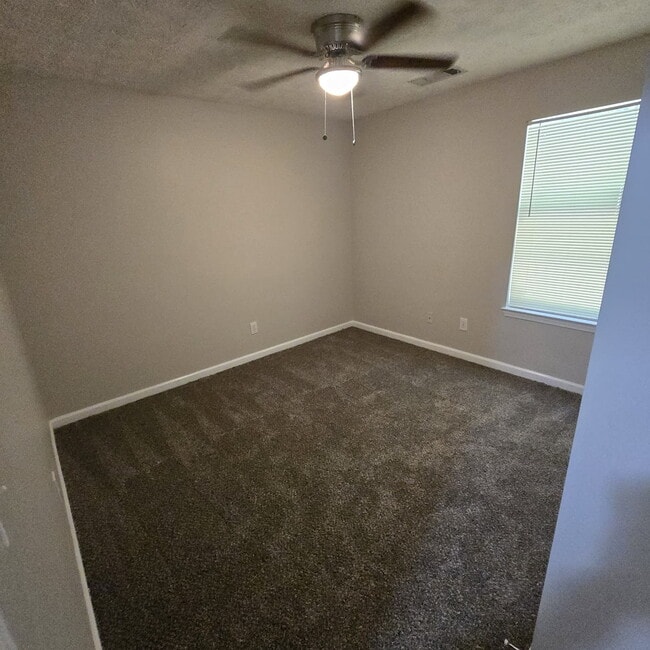 Building Photo - "Charming 4-Bed Oasis with Granite Countertops on Pebble Creek Drive, McDonough!"