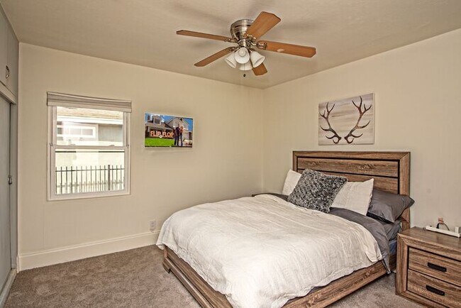 Building Photo - Beautiful Bungalow Home with Heated Pool on Golf Course