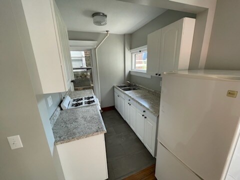 kitchen - 413 W Dutton St