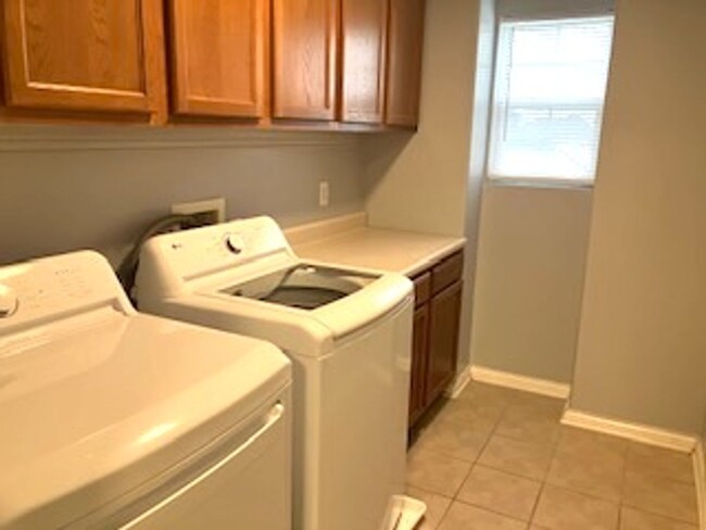 Building Photo - ***Spacious DREAM HOME w/Fresh Paint New A...