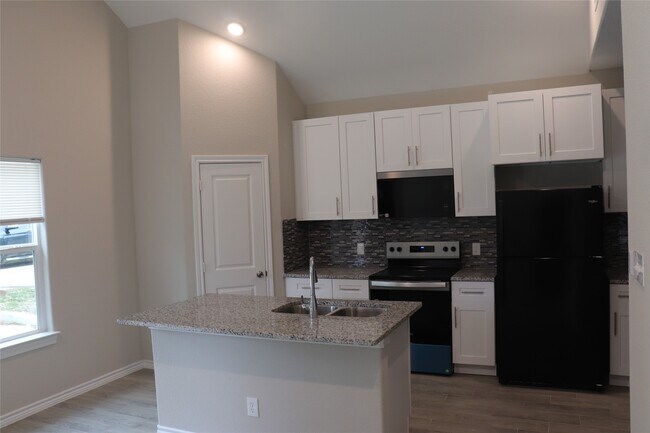 Building Photo - 9810 Arbor Oak