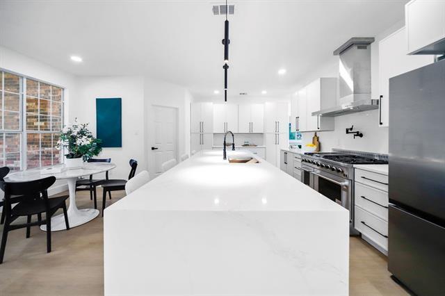 Building Photo - 7505 Larchmont Dr
