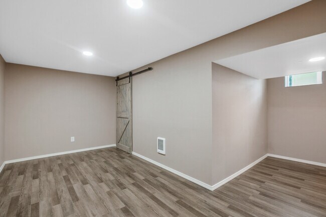 Building Photo - 2314 W Dalton Ave