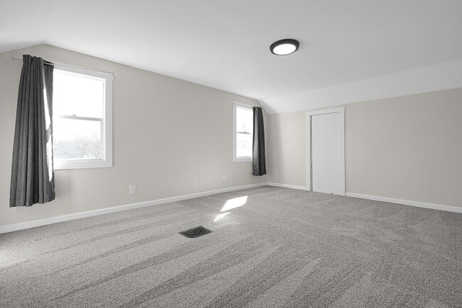 Building Photo - 131 S 2nd St