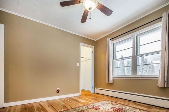 Building Photo - 290 Killington Ave