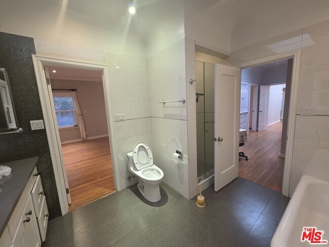 Building Photo - 939 S Ogden Dr