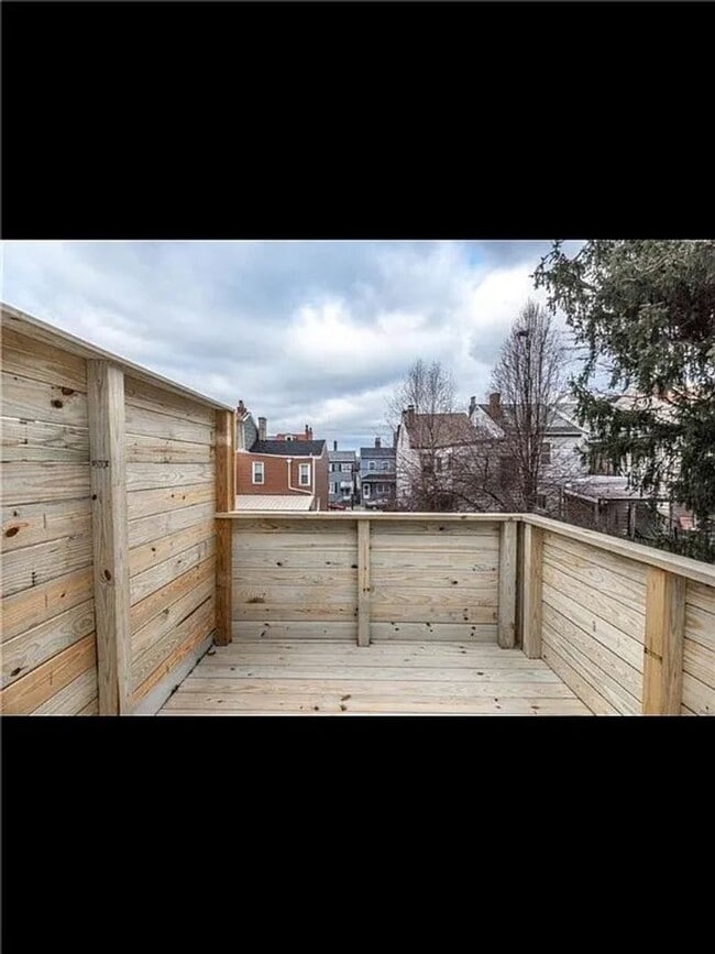 Building Photo - 3 bedroom - great location, central air, laundry.