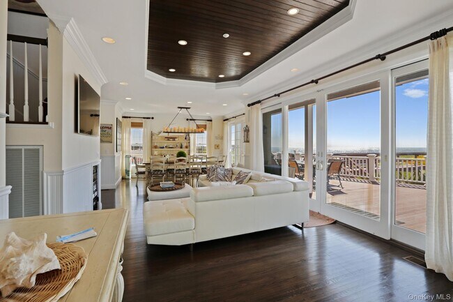 Building Photo - 949B Dune Rd