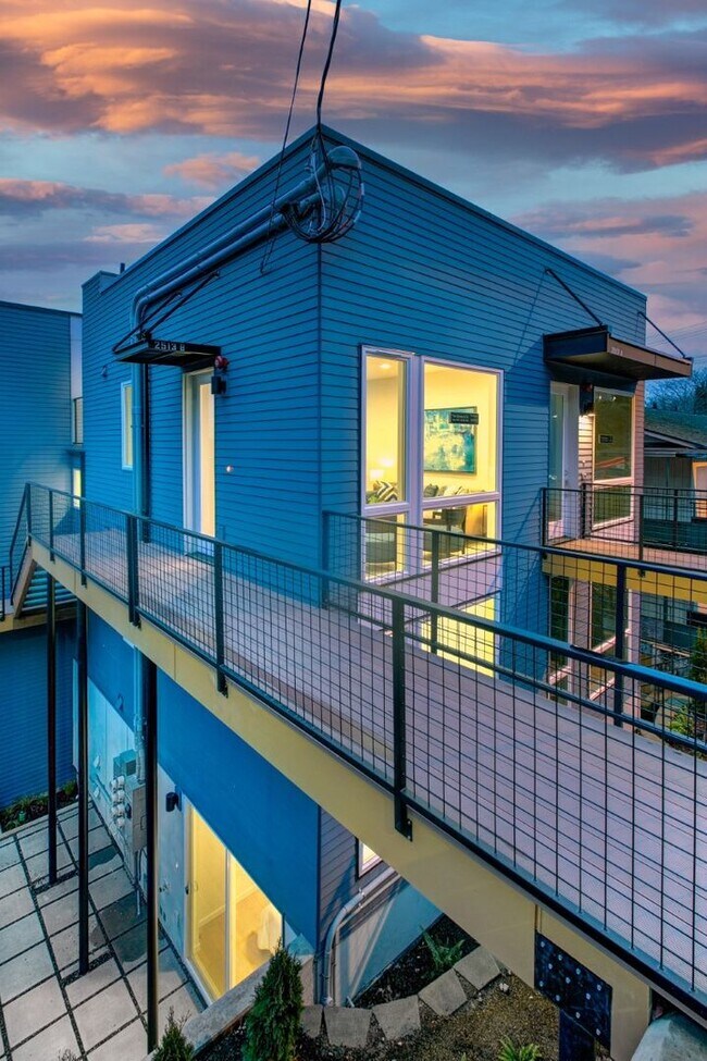 Building Photo - 2Bd/2Ba Seattle Townhouse