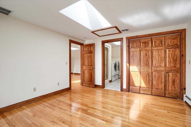 Building Photo - 207 Osborne Hill Rd