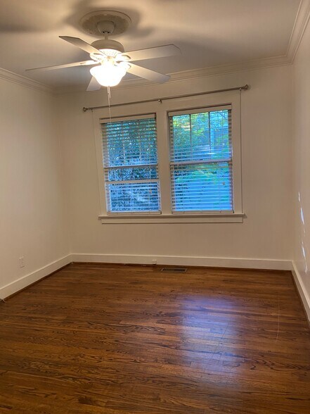 Building Photo - 907 Irving Rd