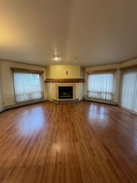 Building Photo - 2 bed/ 1 bath condo in UMED