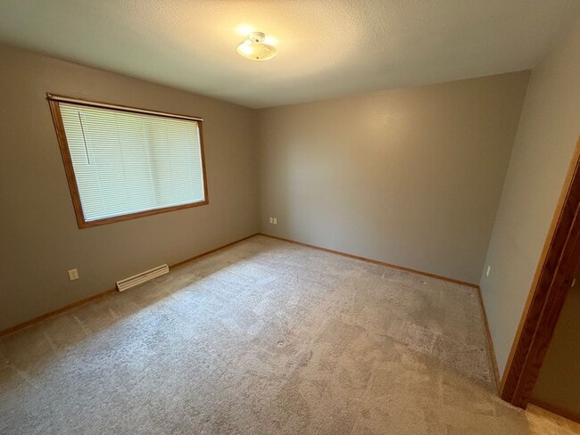 Building Photo - 514 Pheasant Dr