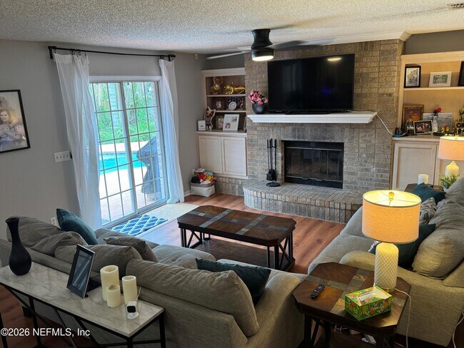 Building Photo - 1800 Castille Dr