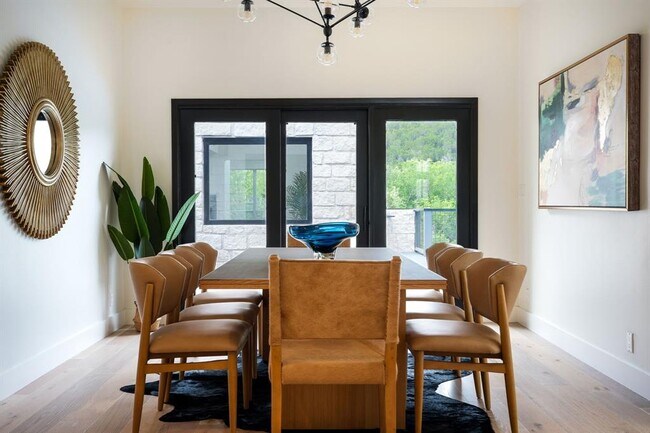 Building Photo - 1716 Bartoncliff Dr