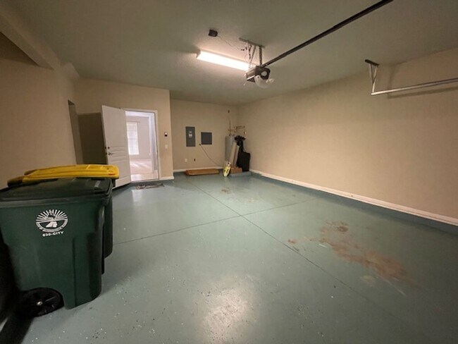 Building Photo - Midtowne