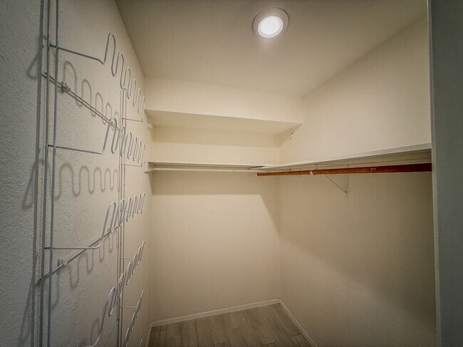 Building Photo - 3839 Dry Creek Dr