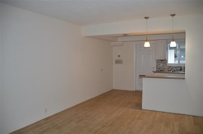 Building Photo - 4303 NW 20th Ave