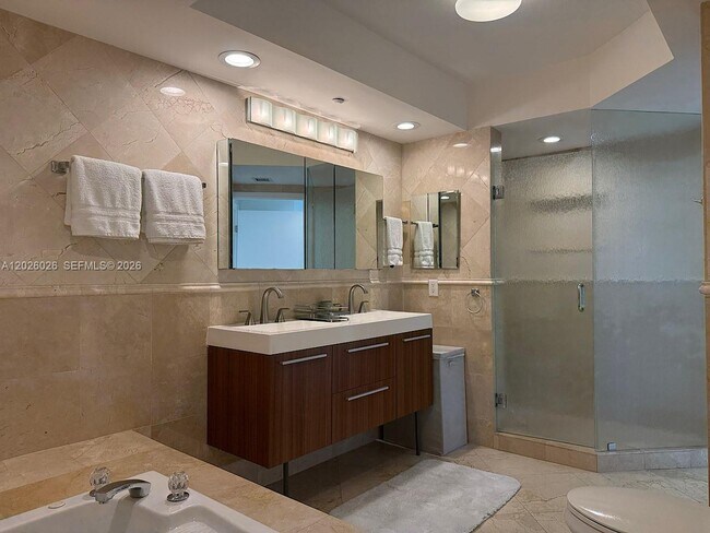 Building Photo - 16400 Collins Ave