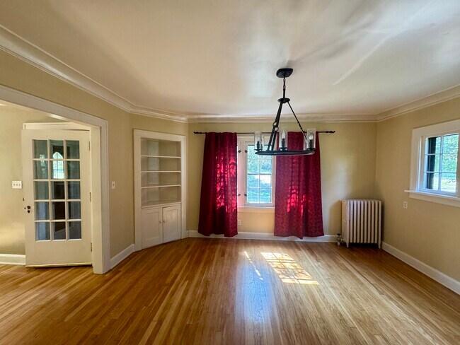 Building Photo - 3403 Dellwood Rd