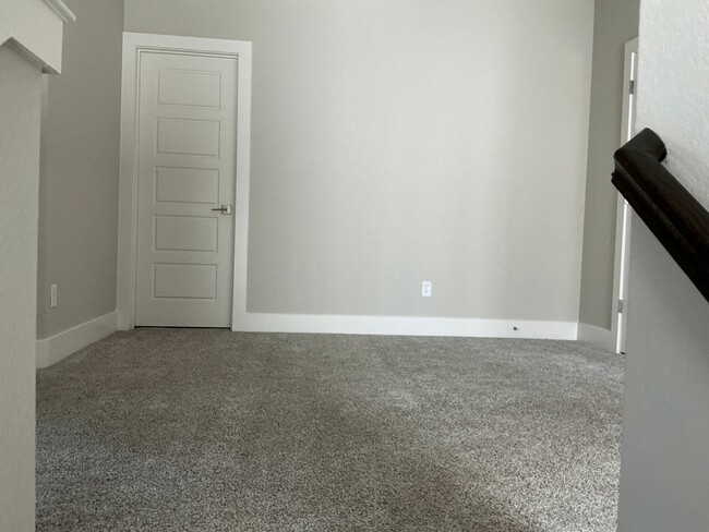 Building Photo - 4/2/2 GODLEY ISD - Two Story Home - Fireplace