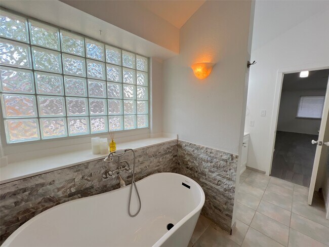 Building Photo - 22206 Silver Morning Ct