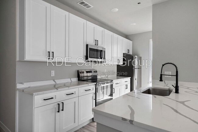 Building Photo - 948 S Corinth St Rd