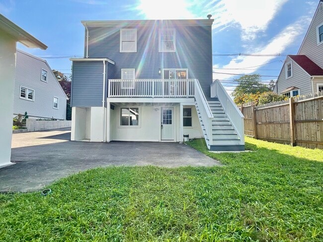Building Photo - 46 Silvermine Ave