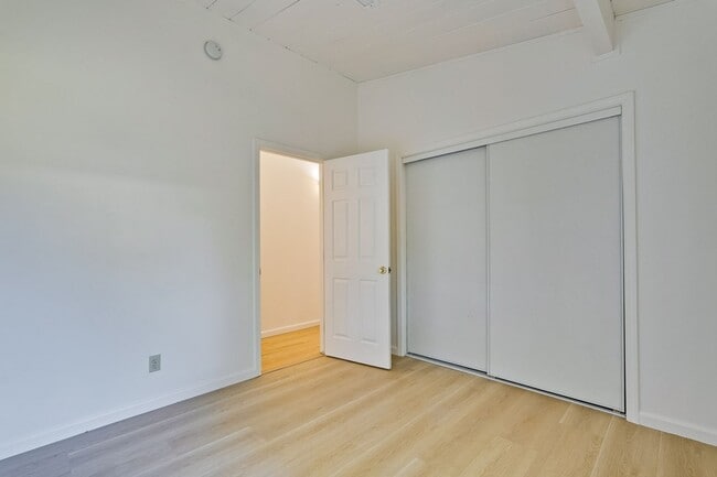 Building Photo - Spacious 4 Bed 3 Bath Home in Highly Desir...