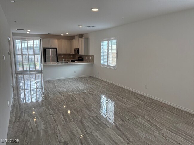 Building Photo - 212 Palisade Fls Ave