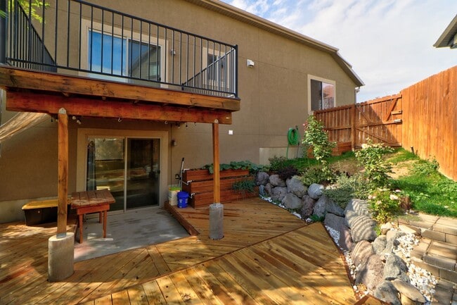 Building Photo - Traverse Mountain Pet Friendly Home.