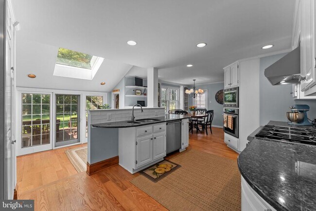 Building Photo - 507 Meadowbrook Cir