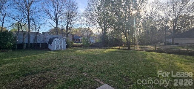 Building Photo - 14109 Southbridge Forest Dr