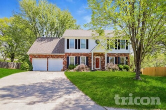 Building Photo - 9719 N Kenwood Ct