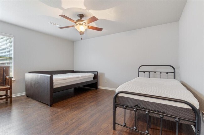 Building Photo - 6210 S 38th St