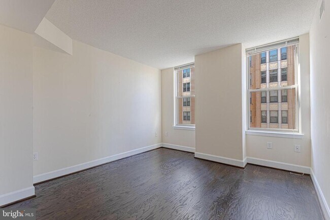 Building Photo - 1205 N Garfield St