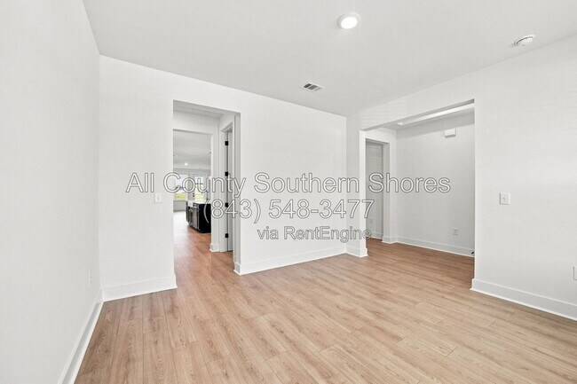 Building Photo - 3084 Claredon St