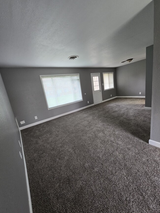 Building Photo - 1703 S Lincoln St