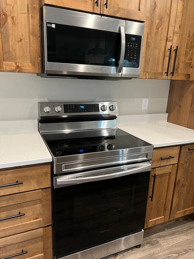 Building Photo - Available Now In Cross Hollow Hills