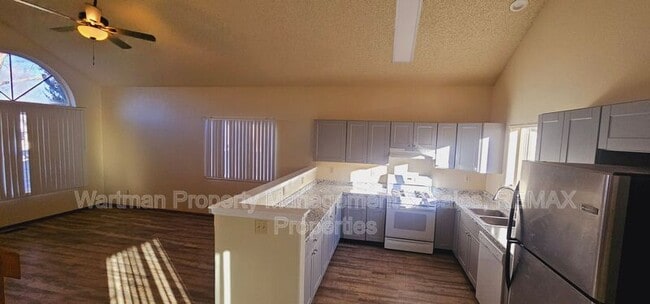 Building Photo - 6555 Holt Dr