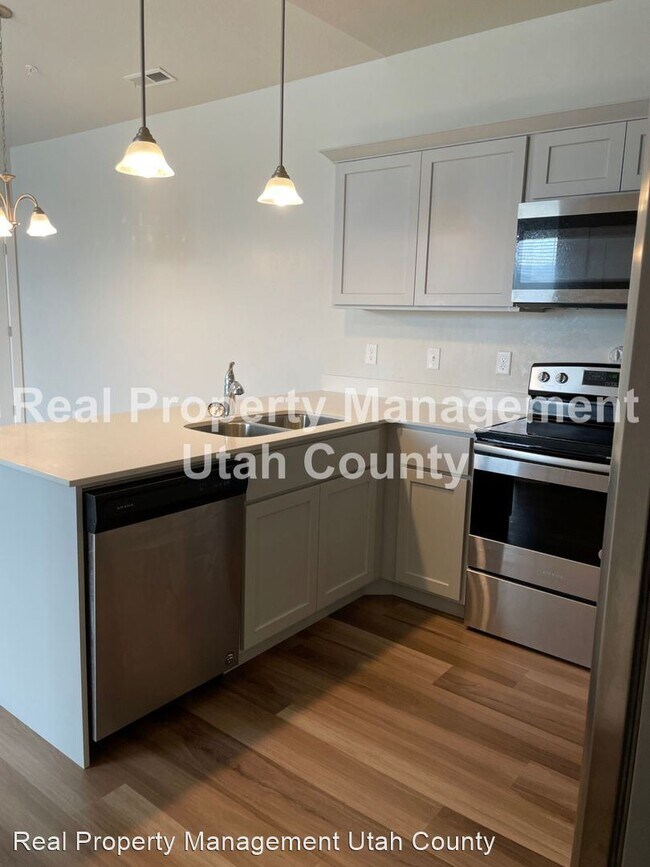 Building Photo - 3 br, 2 bath House - 3694 W 1800 N #V303